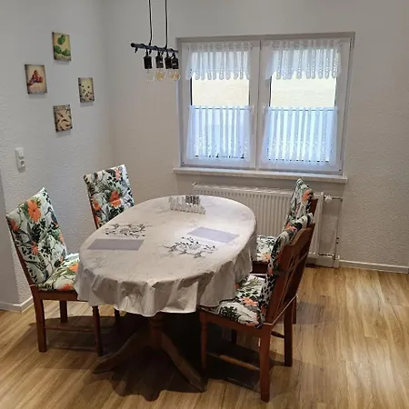 70 , Rhoen , Ortsmitte , Frisch Saniert , Gaestehaus Mierdel Апартаменты *